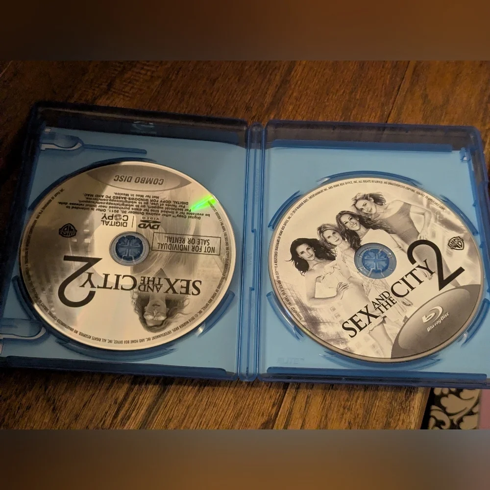 Sex and the City Movie Special Edition 4 disc, Sex and The City 2 Blue Ray & DVD - Picture 7 of 10